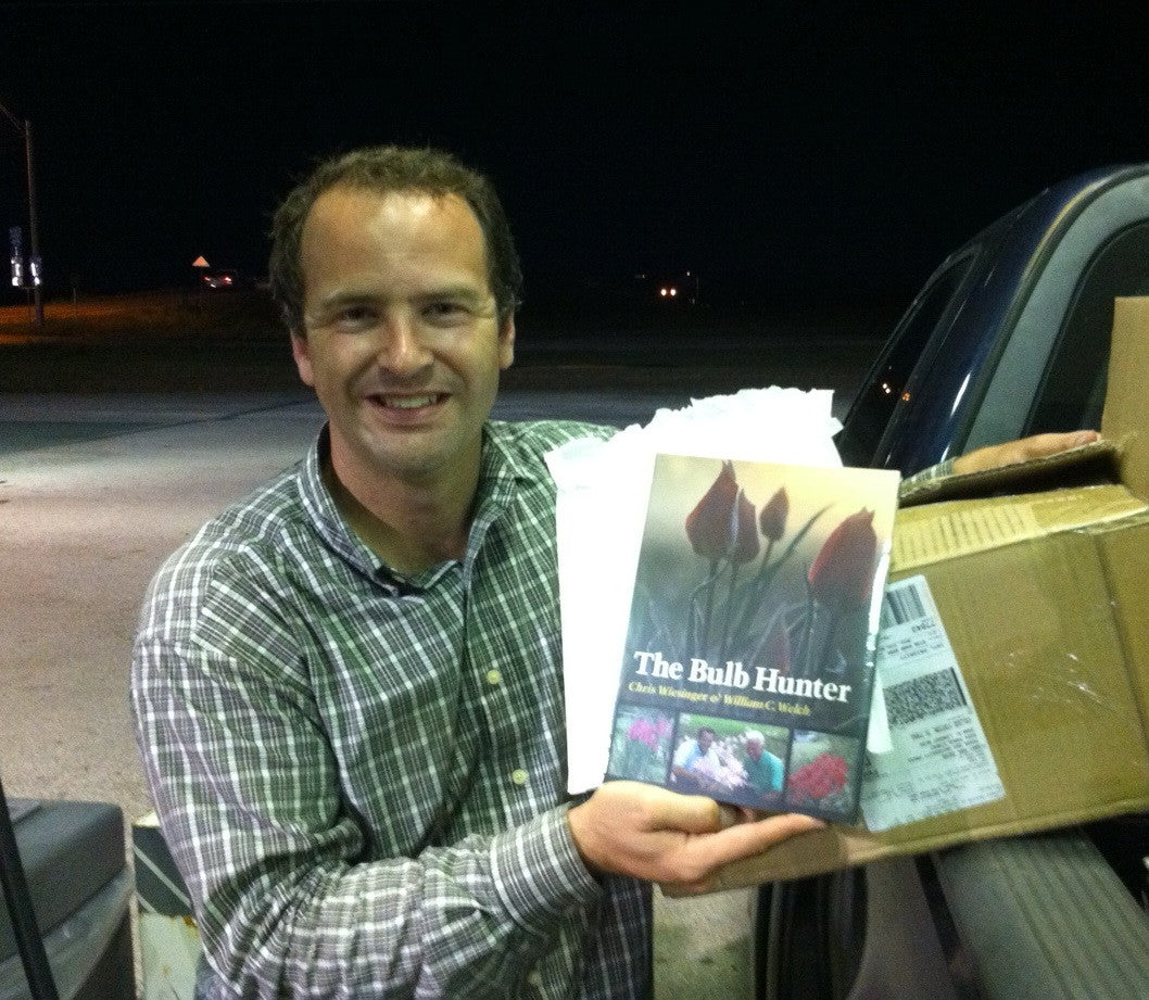 The Bulb Hunter by Chris Wiesinger (plus free red spider lily bulbs)